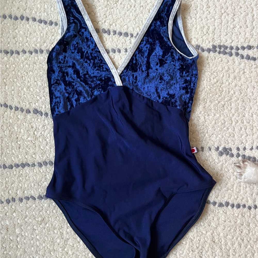 Yumiko Alicia - M sleeveless N-dark blue V-dark blue